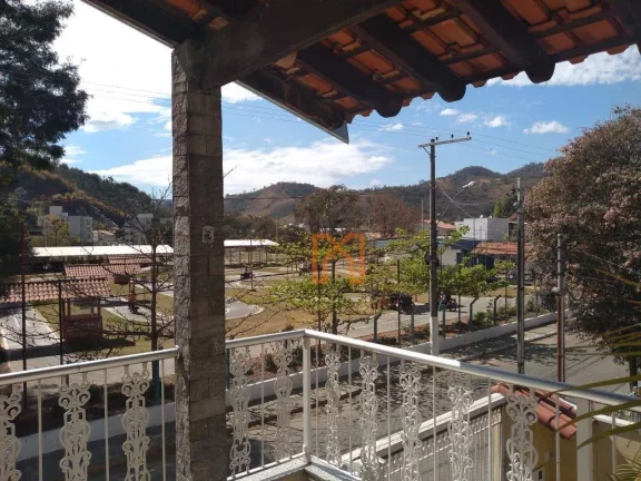 Imagem Casa com 5 dormitórios à venda, 300 m² por R$ 695.000,00 - São Sebastião - Itajubá/MG