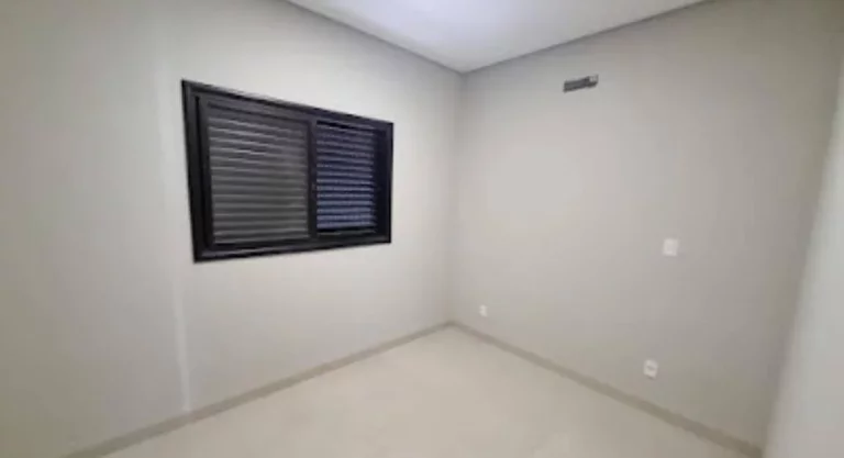 Imagem CASA COM PISCINA 03 DORMITÓRIOS CONDOMINIO HORTO FLORESTAL VILLAGIO