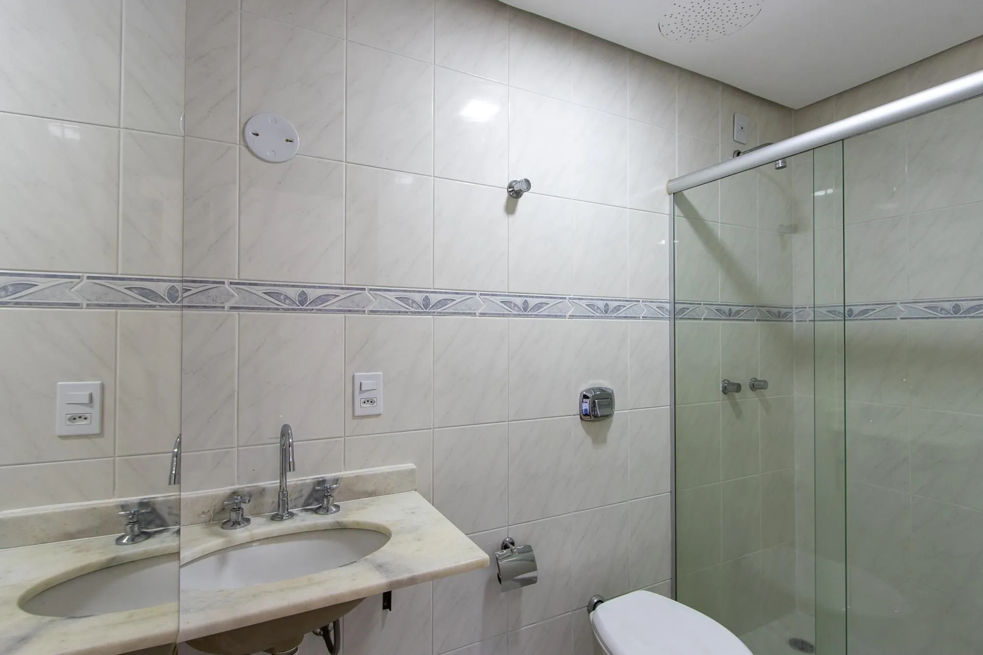 Imagem Apartamento de 2 dormitórios, 1 suíte e 2 vagas de garagem no bairro Tristeza.