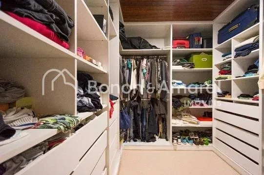 Imagem Casa de condomínio com 340 m² e 4 quartos