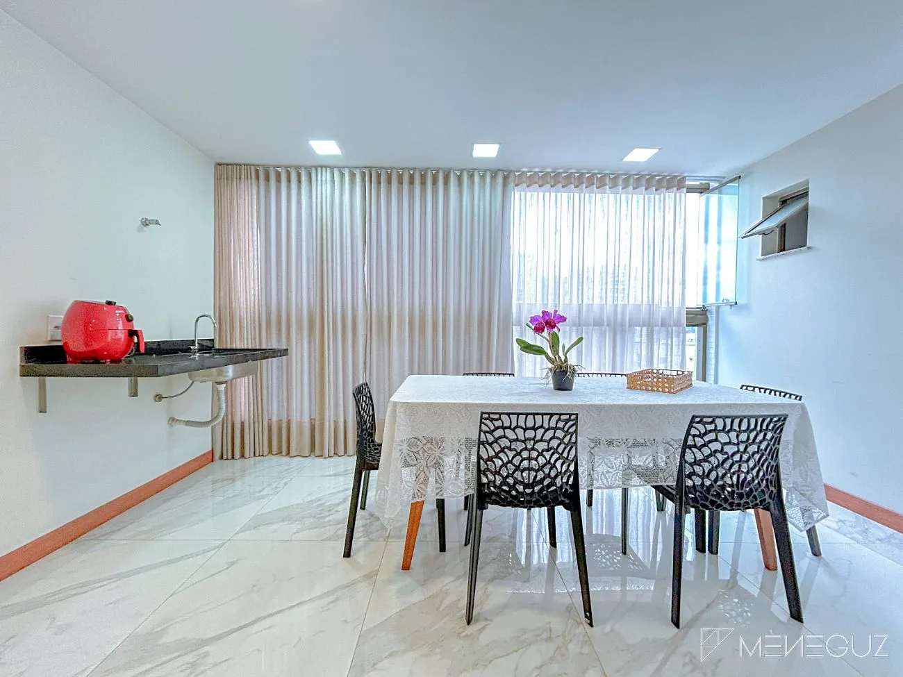 Imagem Apartamento premium de 70m² em prédio novo com lazer na cobertura. Localização privilegiada na Avenida Paris, Praia do Morro. Finamente mobiliado!!