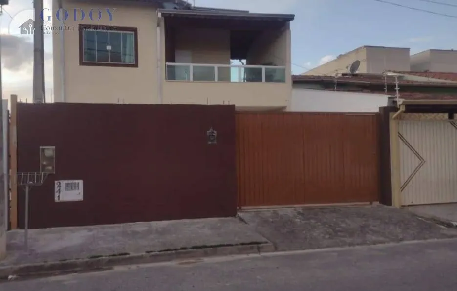 Imagem Casa Ampla com 3 Dormitórios e Excelente Área Externa