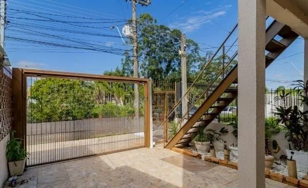 Imagem Casa sobrado na Hípica de 4 dormitórios e 2 vagas