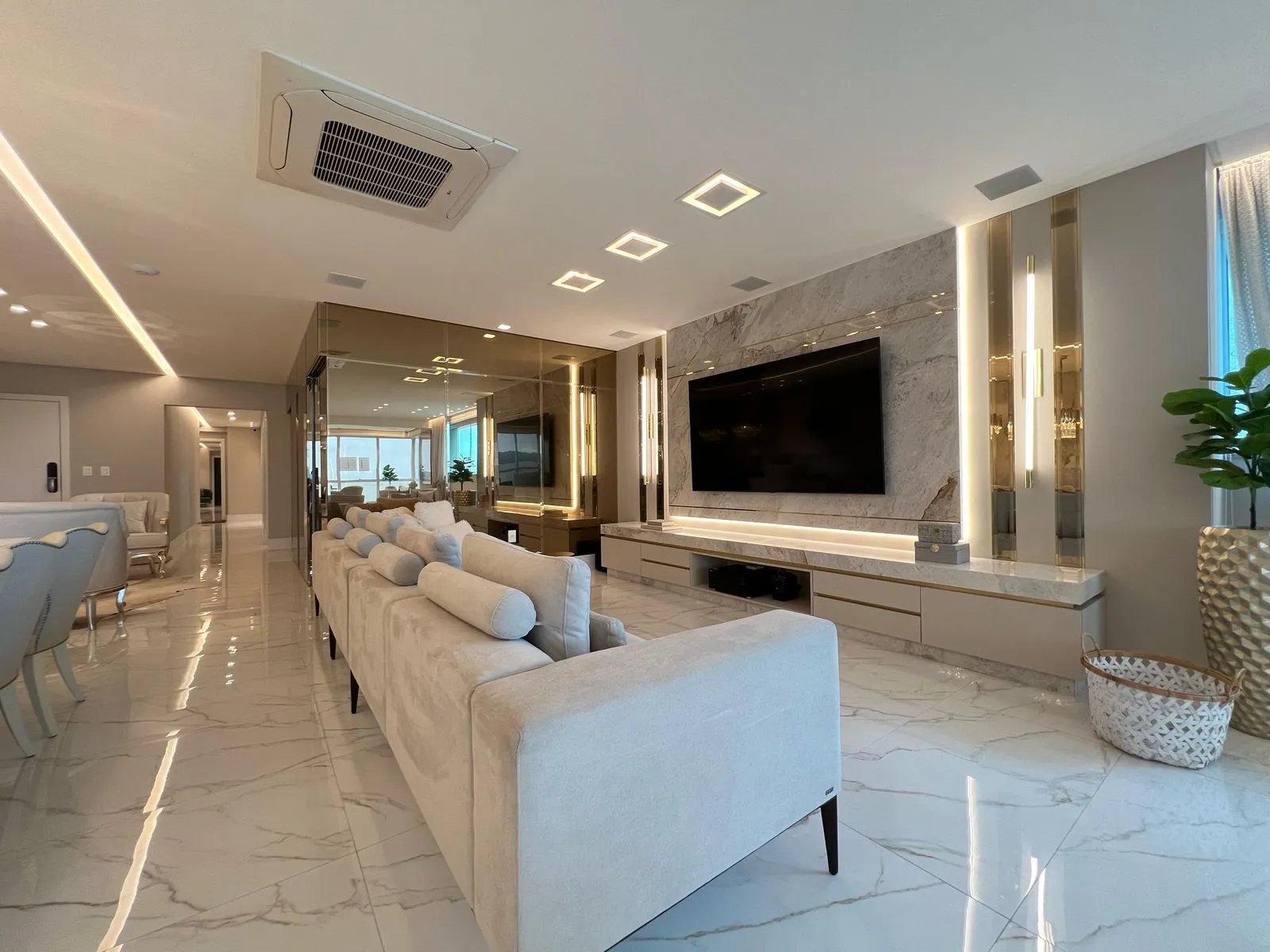 Imagem Apartamento com vista para o mar à venda com 352m2 por R$ 12.600.000,00