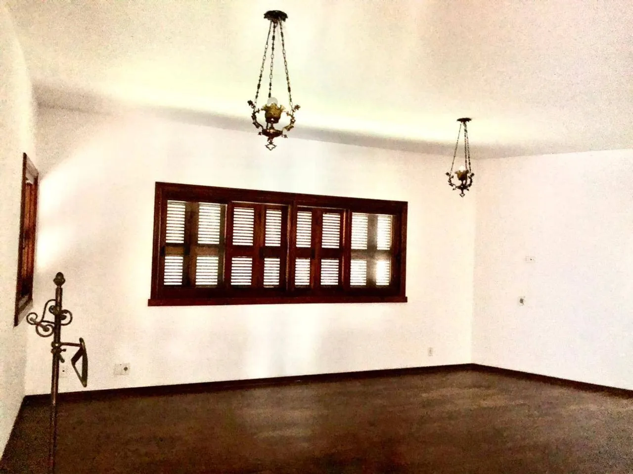 Imagem Casa de esquina semi-térrea, 429 m² - Alphaville 01 - Barueri/SP