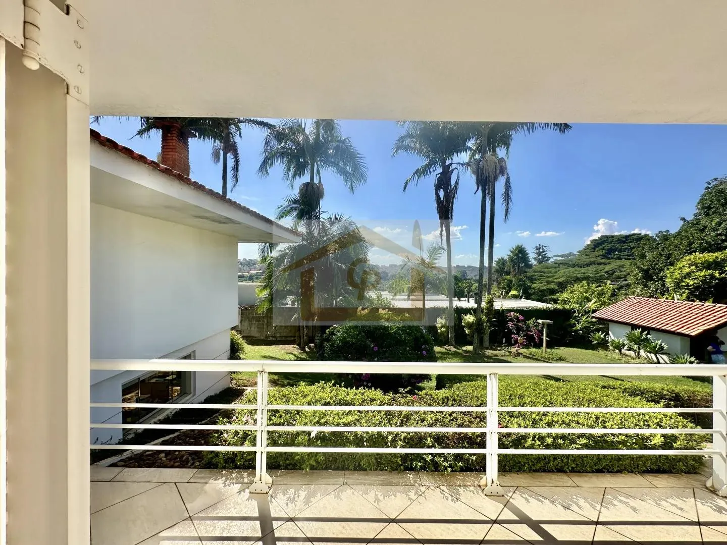 Imagem Rústica, avarandada, Mista alvenaria e madeira de lei, 3 dorms/1ste, gourmet, lareira!