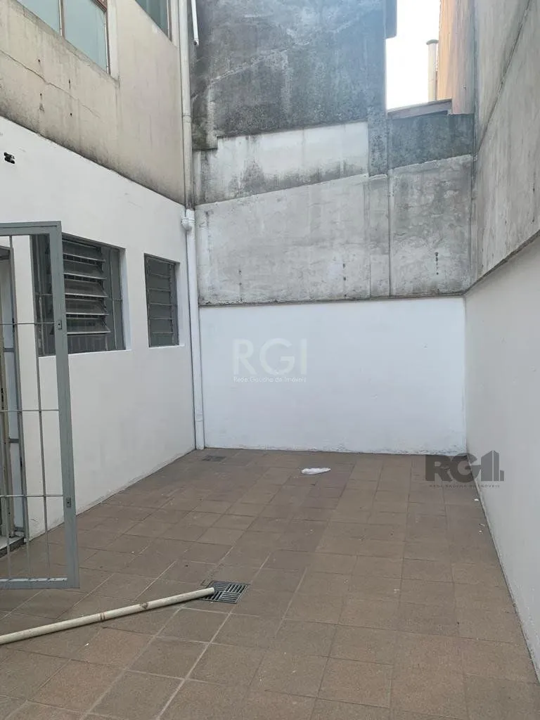 Imagem prédio comercial, com 03 andares, loja térrea, mais 04 salas.