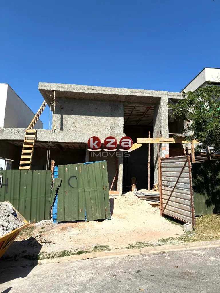 Imagem Luxuosa casa em condomínio à venda em Valinhos-SP, bairro Condomínio Residencial Mont' Alcino, 3 quartos, 3 suítes, 2 salas, 4 banheiros, 2 vagas de garagem, 200m² de área.