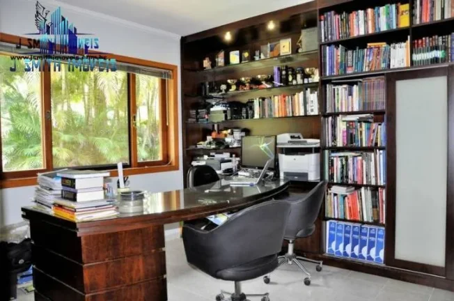 Imagem LINDA RESIDÊNCIA COM 4 SUÍTES, ESTILO GRANJA VIANA, CONSTRUÇÃO DE PRIMEIRA