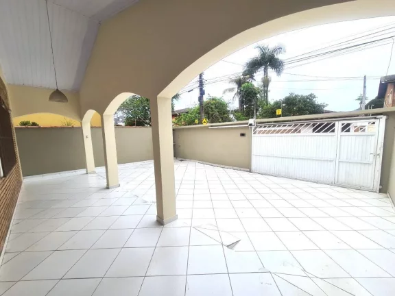 Imagem Excelente casa localizada no centro de Ubatuba - SP