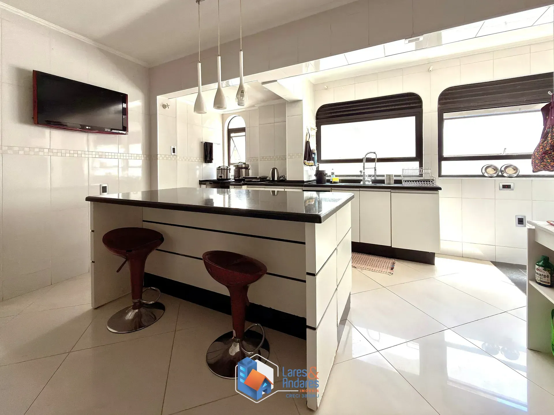 Imagem APARTAMENTO À VENDA COM 200 M², 3 DORMS (1 SUÍTE), MÓVEIS PLANEJADOS, VARANDA INTEGRADA, ÁREA DE LAZER E 2 VGS - SANTANA - SP.