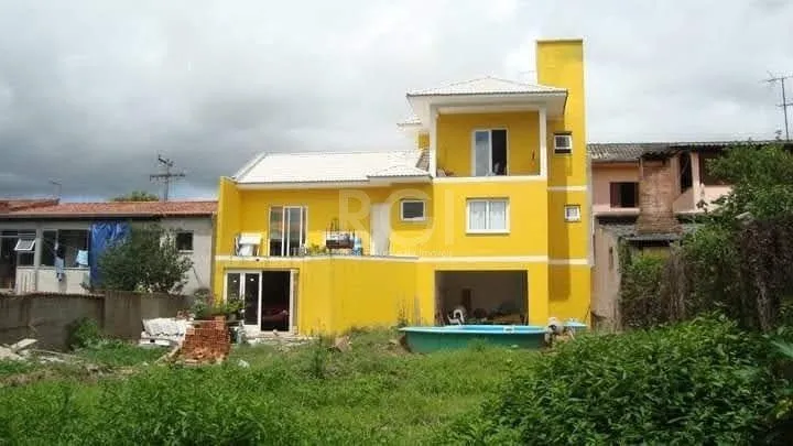 Imagem Casa para Venda - 250m², 3 dormitórios, sendo 1 suites, 2 vagas - Vila Nova, Porto Alegre