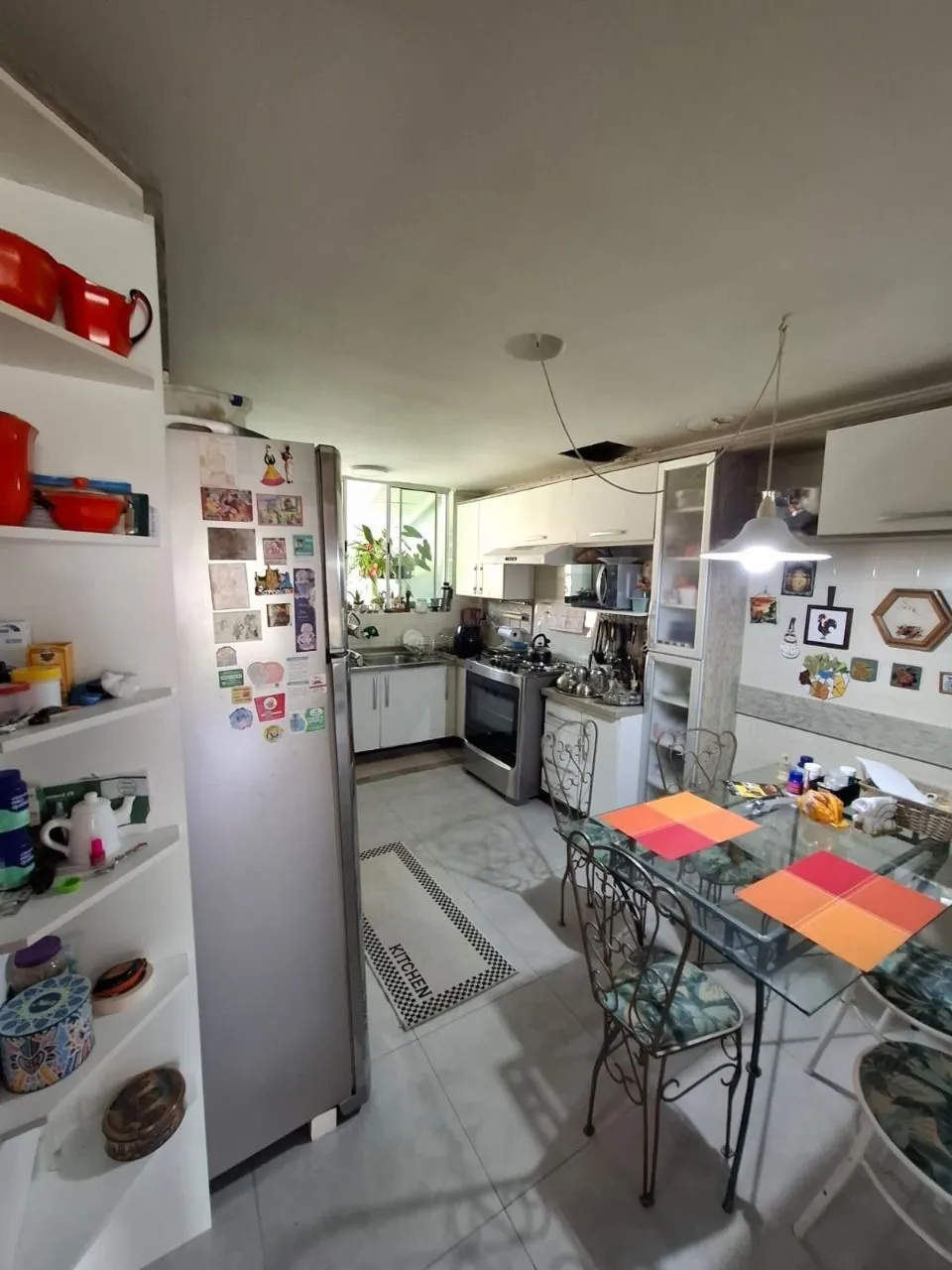 Imagem Casa em Porto Alegre, no bairro Ipanema, com 3 dormitório(s), e 3 banheiros, à venda.