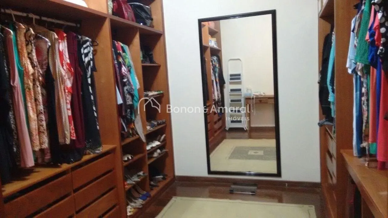 Imagem Imponente residência em zona comercial
