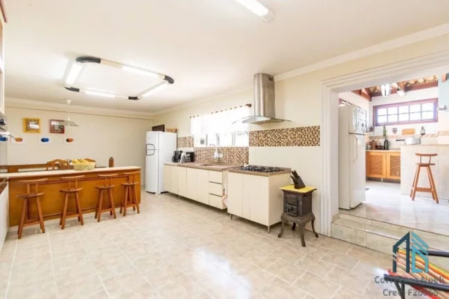 Imagem Casa térrea com área de lazer, 03 quartos sendo 02 suítes, no Santa Cândida em Curitiba PR