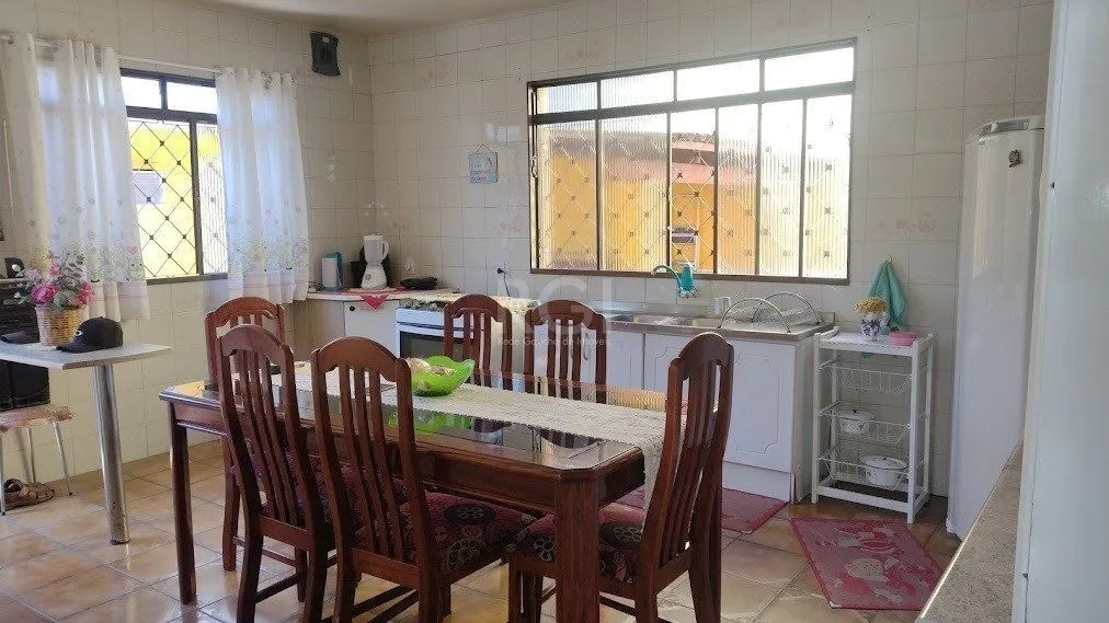 Imagem Casa 3 Quartos, 3 vagas de garagem, Bairro Cavalhada, Porto Alegre-RS.