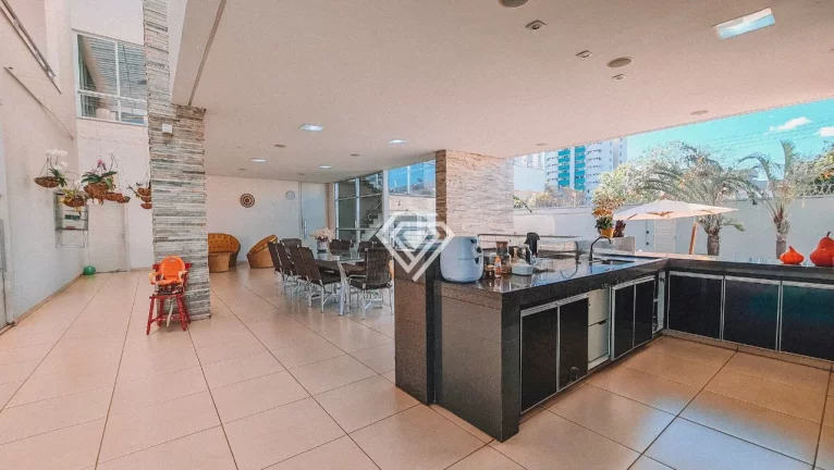 Imagem Sobrado 5 Suítes, 1.080 m² c/ lazer à venda na 205 Sul