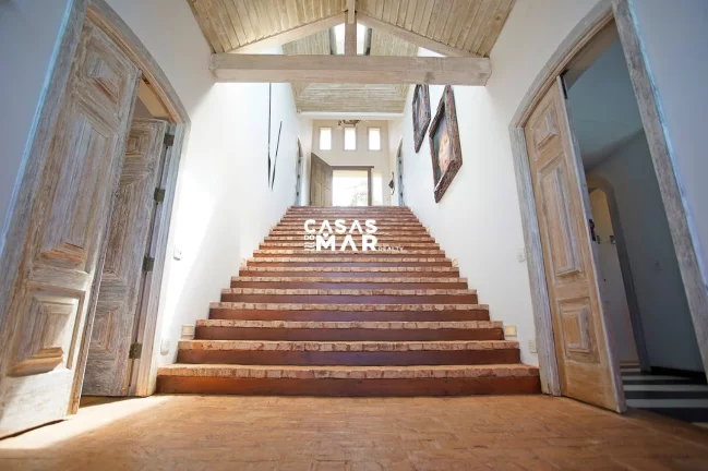 Imagem Casa frente mar de luxo na Ferradura, Búzios-RJ: 6 quartos, 6 suítes, 3 salas, 3 vagas - 749m² de pura sofisticação!