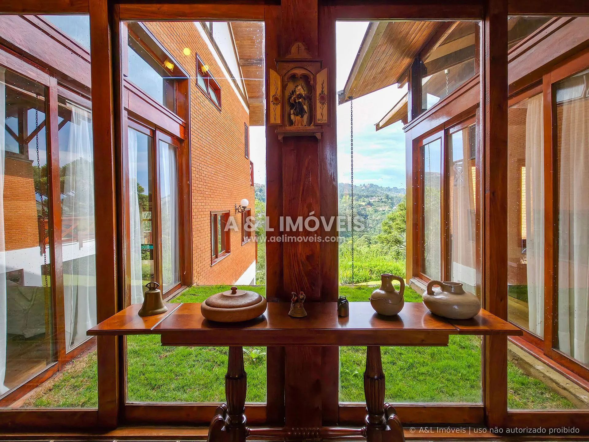 Imagem Casa à venda com 5 suítes e 694,44 m² na Vila Sylvia, Campos do Jordão