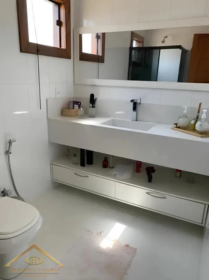 Imagem Casa em Condomínio para Venda em Cabo Frio / RJ no bairro Ogiva