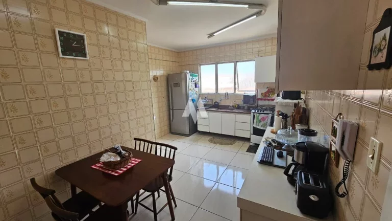 Imagem Apartamento Aconchegante na Vila Belmiro com 02 quartos (01 suíte), garagem demarcada na escritura.