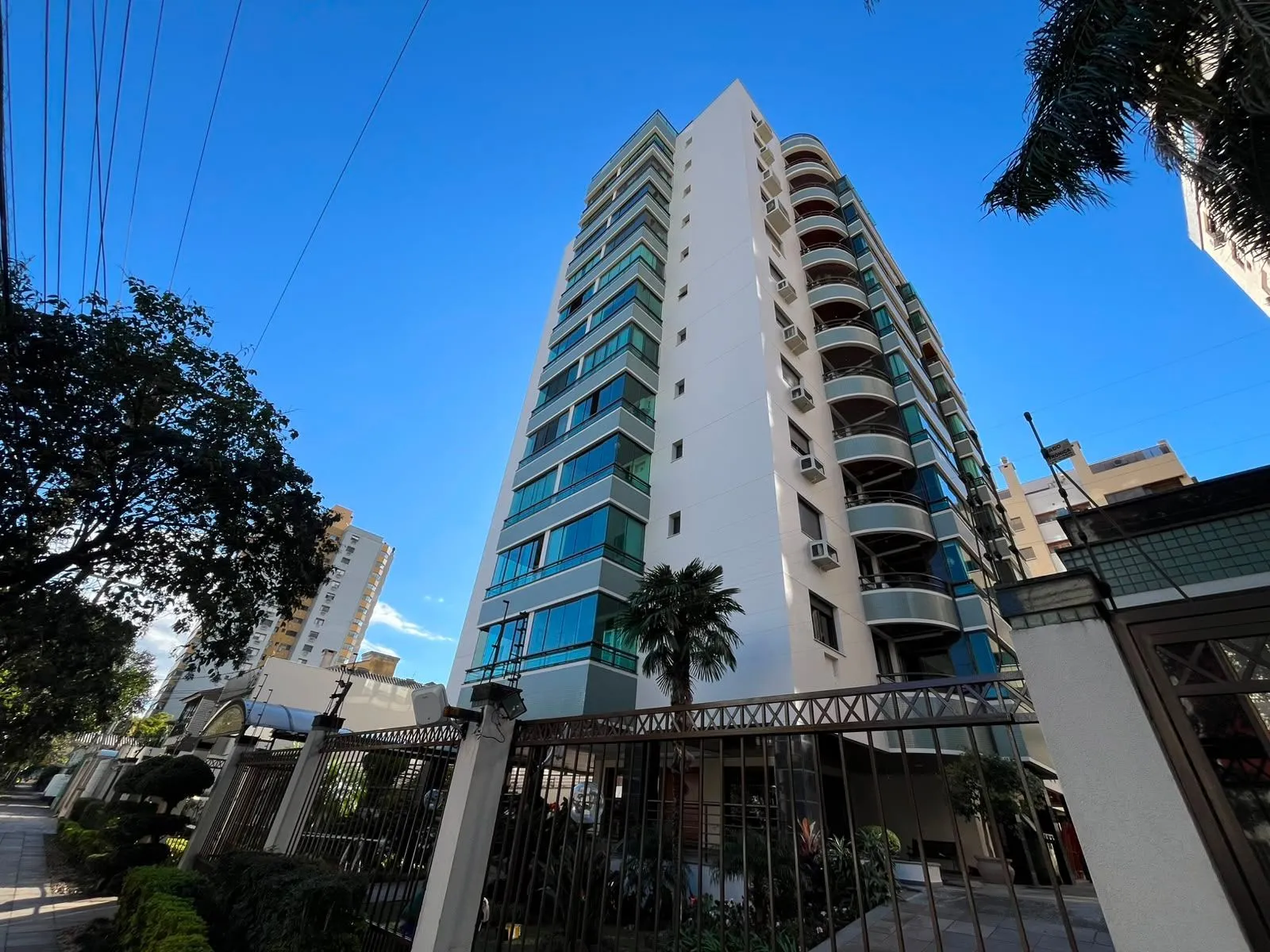 Imagem Apartamanto a venda no Menino Deus com 3 quartos e sacada