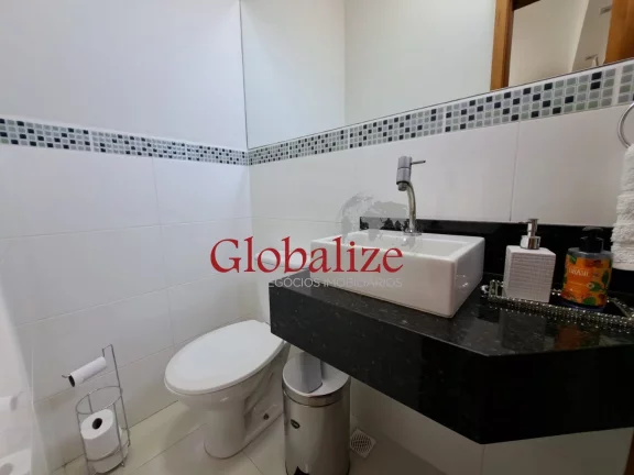 Imagem Casa triplex com 160m², 3 quartos, 1 suíte, churrasqueira e piscina por R$1.700.000,00 no Estuário em Santos