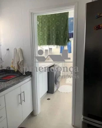 Imagem Apartamento amplo e bem dividido, com living para 2 ambientes, 03 quartos sendo 1 suíte, banheiro s...