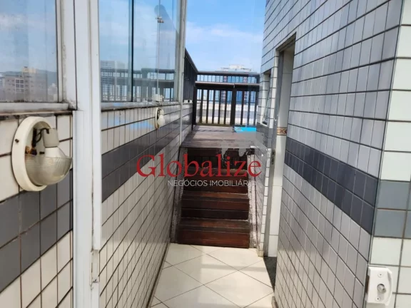 Imagem Triplex no Embaré com 5 dormitórios sendo 3 suítes 5 banheiros piscina churrasqueira e duas vagas de garagem no Embaré em Santos R$ 2.250.000,00