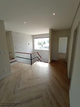 Imagem Casa de Luxo em Condomínio - 5 Quartos, 5 Suítes, 3 Salas, 3 Banheiros, 5 Vagas de Garagem - Camaçari-BA (Catu de Abrantes)