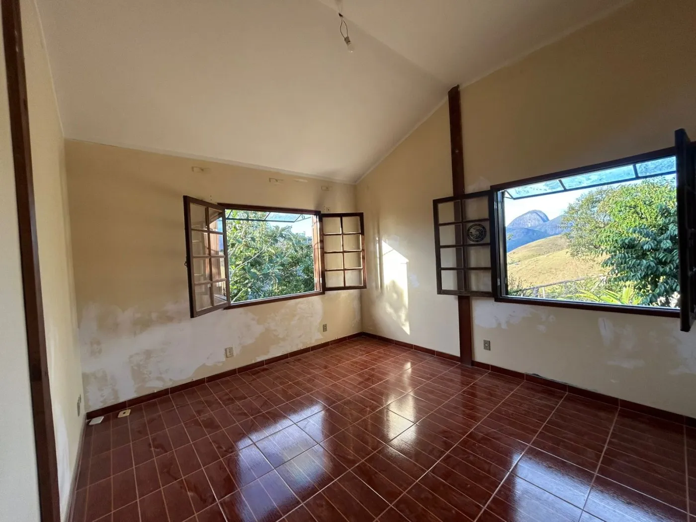 Imagem Casa em Condomínio para Venda em Petrópolis / RJ no bairro Pedro do Rio