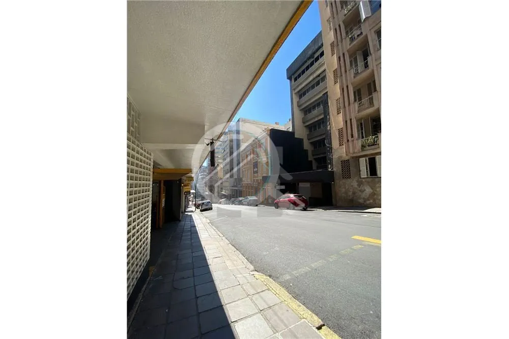 Imagem Ótimo box com aproximadamente 15m² de área útil, localizado no quarto andar, tornando-o um dos m...