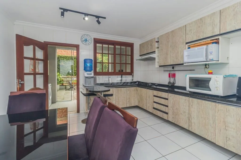 Imagem Encantadora casa com 175m², 03 dormitórios, Rua Paul Harris, Jardim Planato