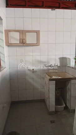 Imagem Localizado em uma região tranquila e agradável de Paulínia, este imóvel em estilo chácara é id...