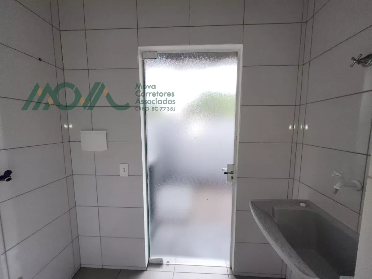 Imagem Casa de esquina, localizada no Balneário Farol do Itapoá II, com área construída de aproximadame...