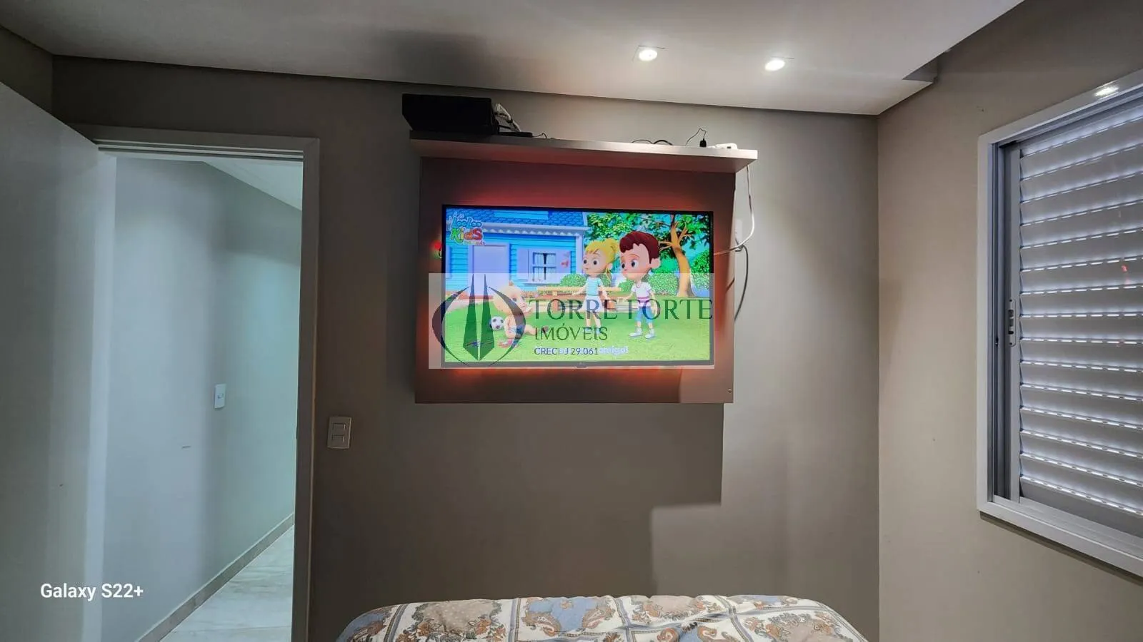 Imagem Apartamento de 2 dormitórios com sacada na Vila Carmosina