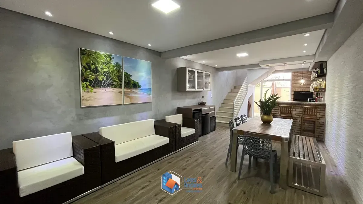 Imagem Sobrado para venda em Jardim Regina com 3 quartos, sendo 3 suítes, 183m²