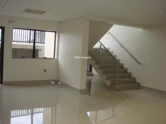 Imagem Galpão com 2500m2 em Itaquaquecetuba/SP