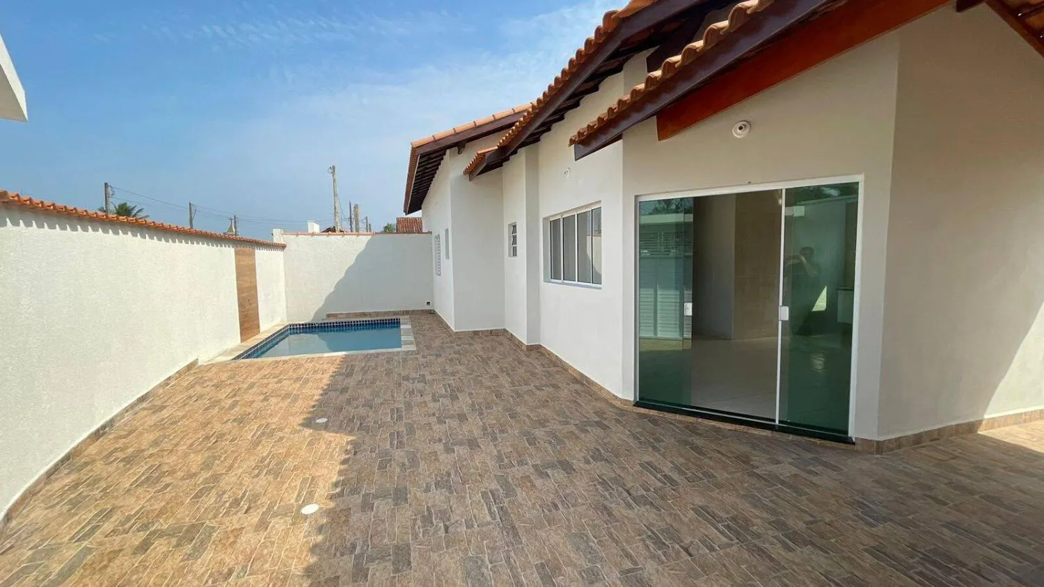 Foto do imóvel CASA NOVA LADO PRAIA 3 DORM SENDO 1 SUITE FINANCIAMENTO BANCARIO ITANHAEM