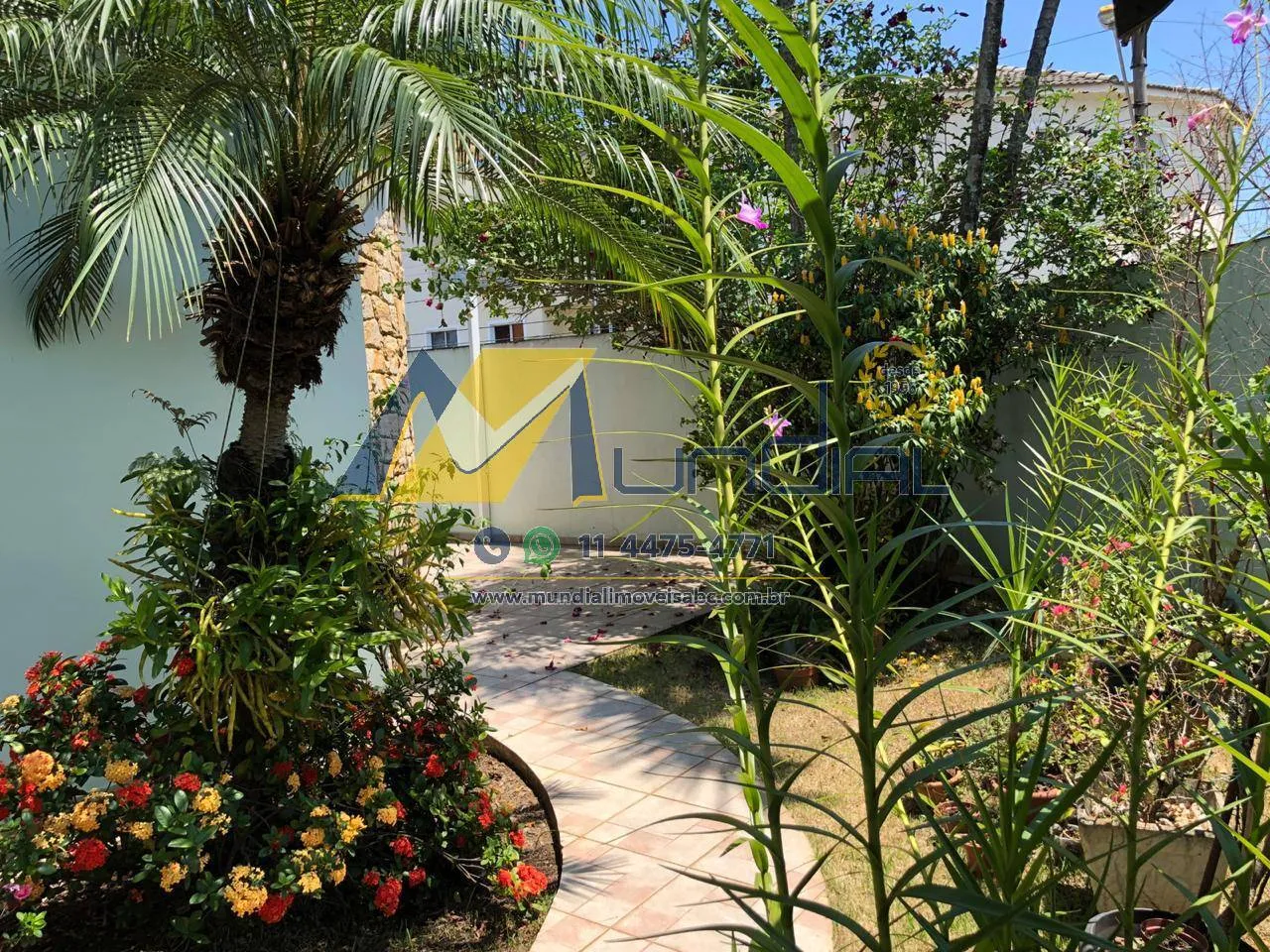 Foto do imóvel Sobrado amplo com 3 suítes, renda garantida e 6 vagas cobertas