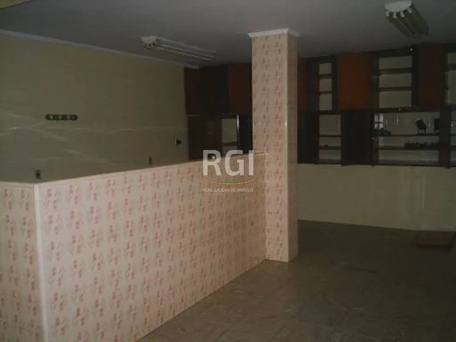 Imagem Casa para Venda - 250m², 3 dormitórios, 2 vagas - Petrópolis
