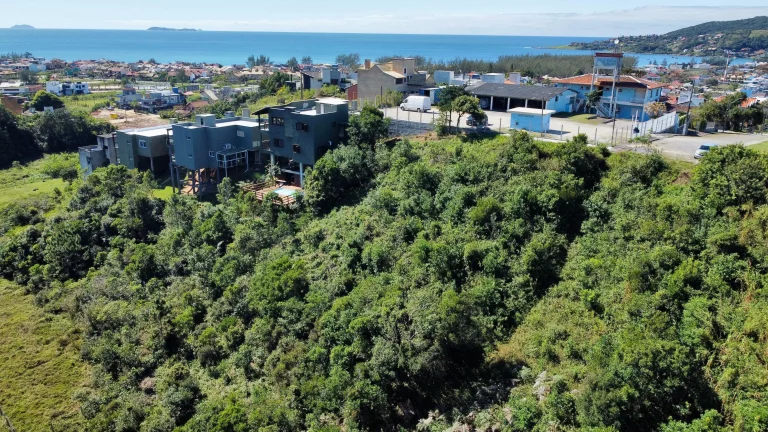 Imagem Terreno à venda em Garopaba-SC, bairro Ferraz, 810m² de área - Oportunidade única!