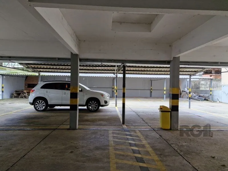 Imagem Apartamento Semimobiliado com 3 Dormitórios (1 Suíte com Hidro) - 104 m² e Vaga Coberta