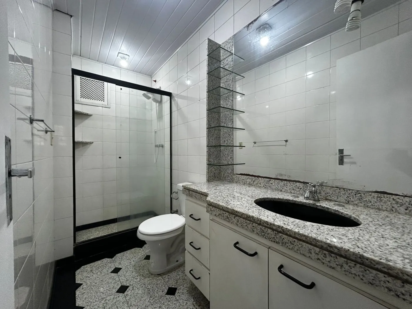 Imagem Casa em Condomínio para Venda em Petrópolis / RJ no bairro Nogueira