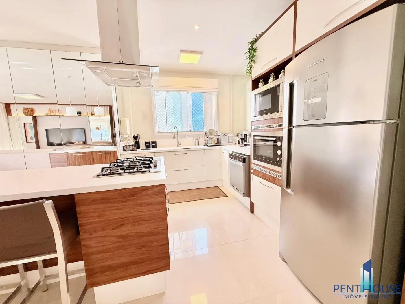 Imagem Apartamento Quadra Mar para Venda em Balneário Camboriú, CENTRO, 3 dormitórios, 3 suítes, 4 banheiros, 4 vagas