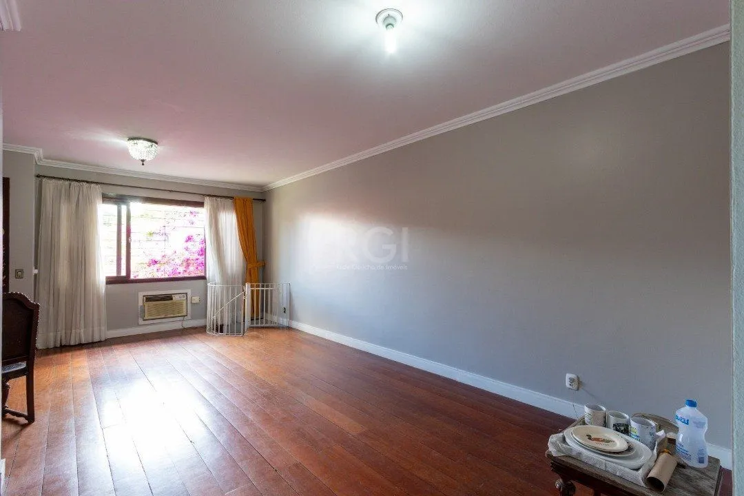 Imagem Casa para Venda - 202m², 3 dormitórios, sendo 1 suites, 2 vagas - Cristal