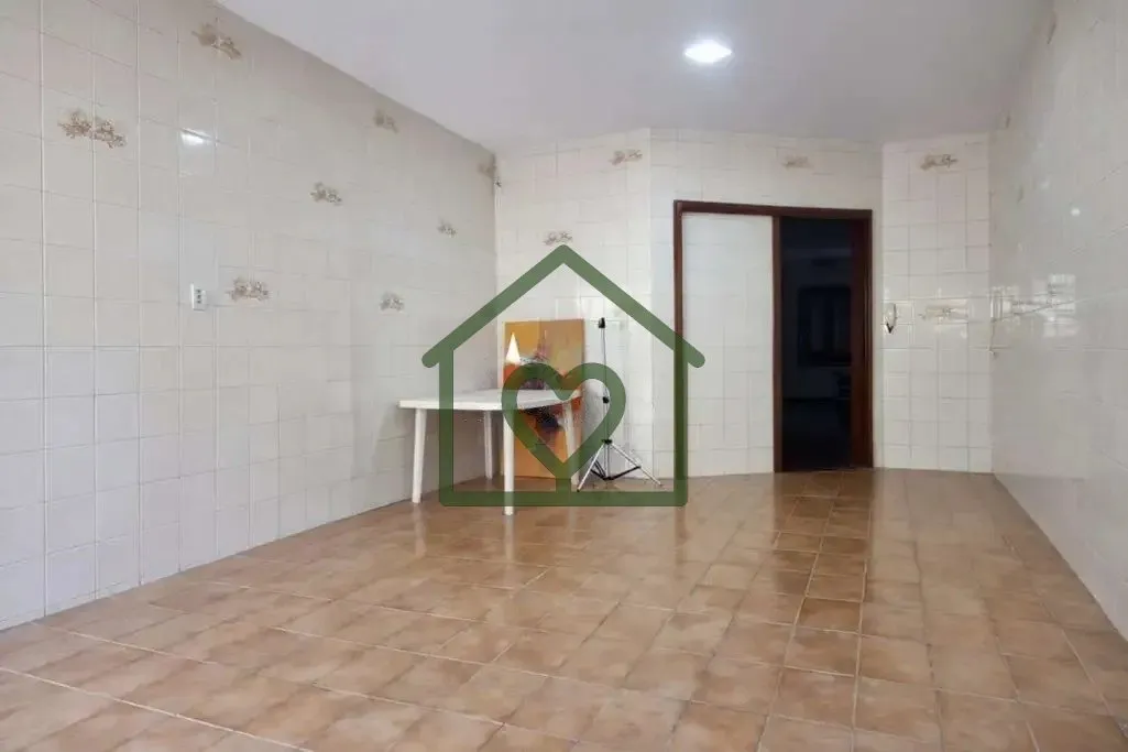 Imagem Casa residencial com 3 dormitórios, sendo 1 suíte. Um dos dormitórios conta com móveis planejado...
