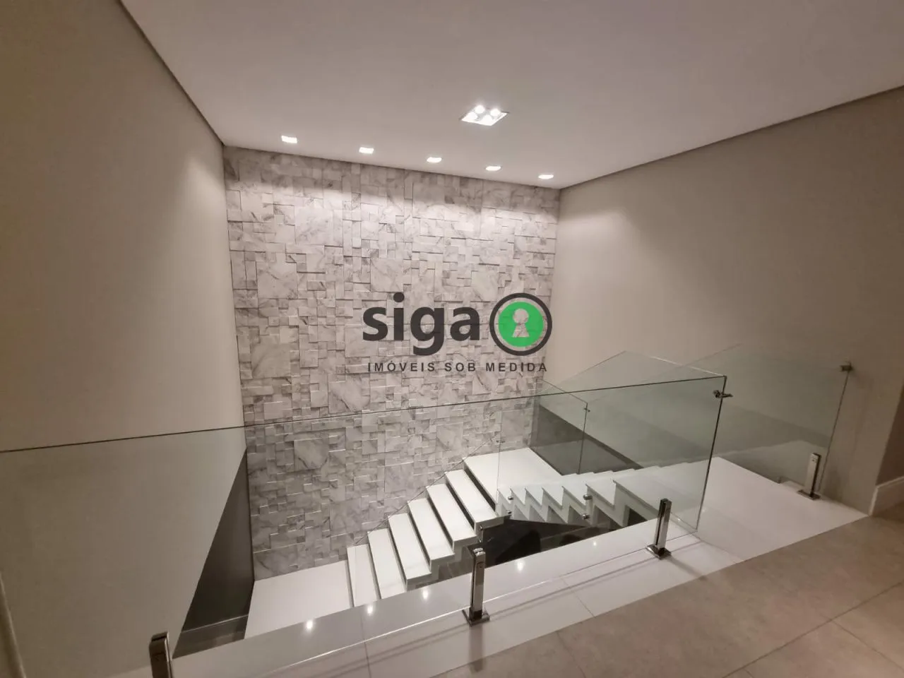 Imagem JARDIM PAULISTA: CASA COM 4 SUÍTES - 4 VAGAS - 415M²