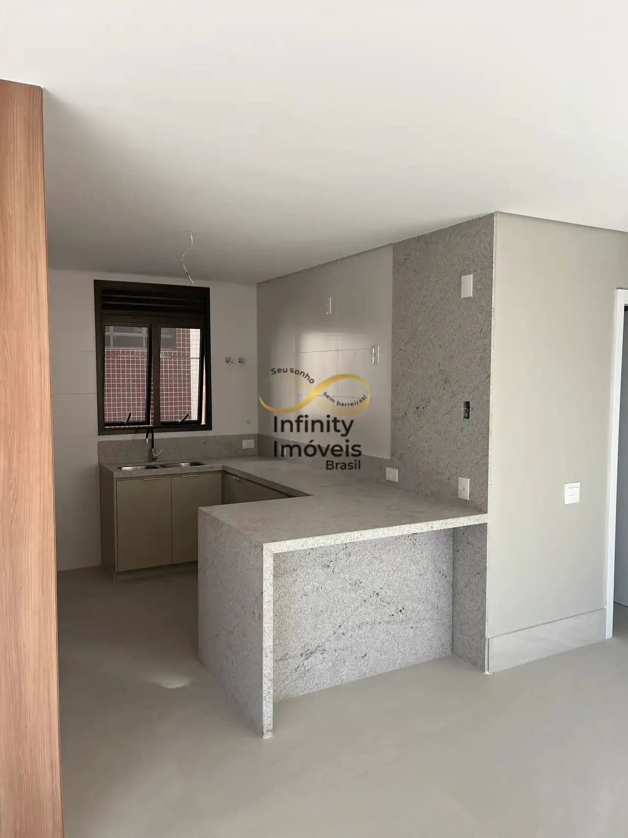 Imagem TERRARO - Apartamento à venda no bairro Santo Antônio - Belo Horizonte/MG
