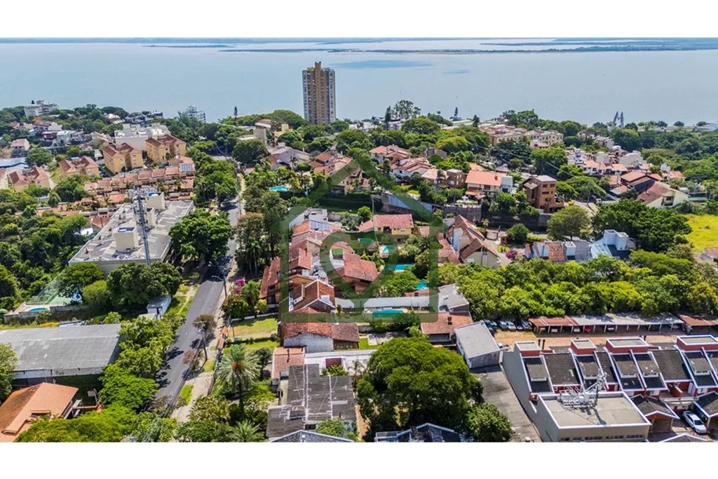 Imagem O terreno é amplo e espaçoso, com seus 1188m² sendo 22m x 54, proporciona versatilidade para uma ...